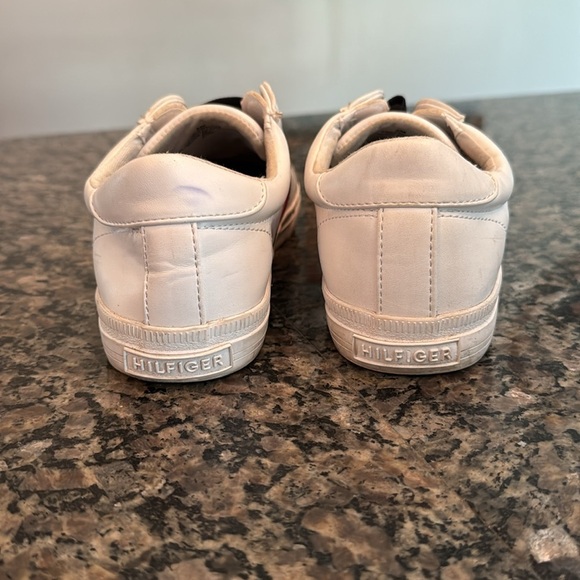 Tommy Hilfiger Classic White Sneakers with Red and Blue Stripes 8M - Picture 4 of 9